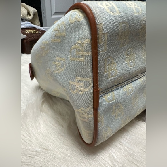 Dooney & Bourke Cream and Tan Logo Bag - Picture 9 of 13